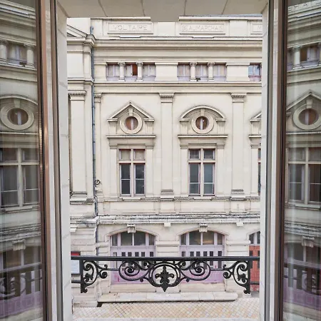 Logis Du Theatre 2*