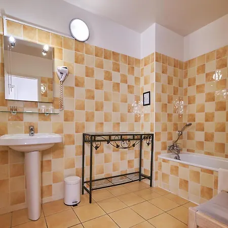 Logis Hotel Du Theatre 2*