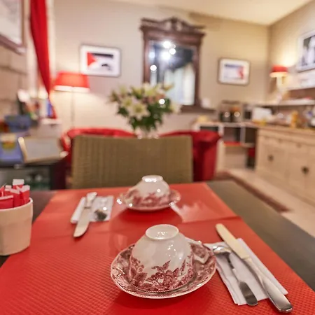 Logis Du Theatre Готель 2*