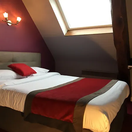 Готель Logis Du Theatre 2*