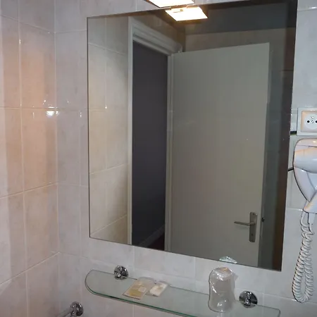 Logis Hotel Du Theatre Hotel 2*