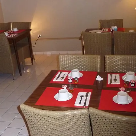 Logis Du Theatre Тур