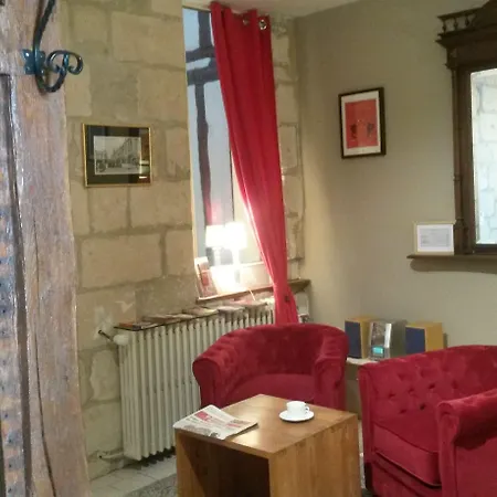 Hotel Logis Du Théâtre 2*