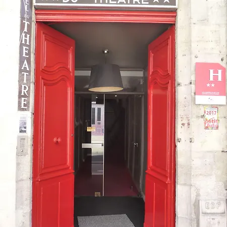 Hotel Logis Du Théâtre 2*