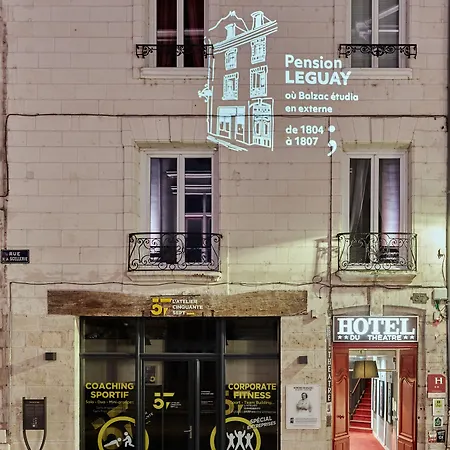 Logis Du Theatre Тур