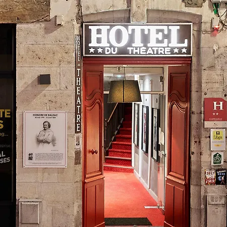 Logis Du Theatre Hotel