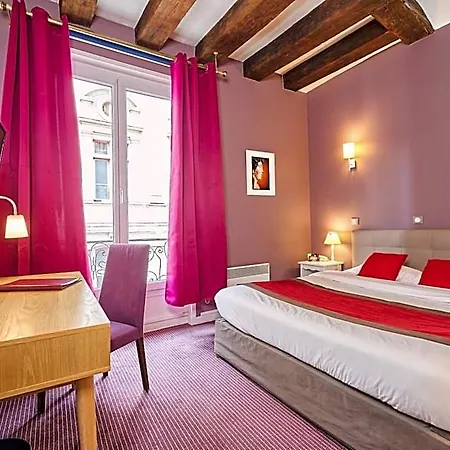 Hotel Logis Du Theatre 2*
