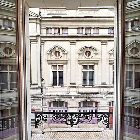 Logis Du Theatre Hotel 2*