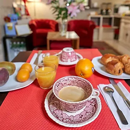 Logis Du Theatre Hotel
