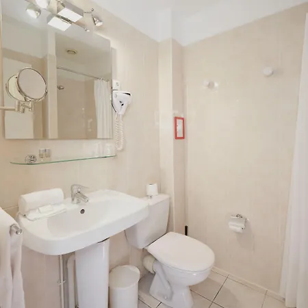 Logis Du Theatre Hotel