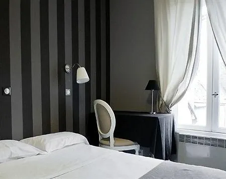 Logis Du Theatre Готель Тур