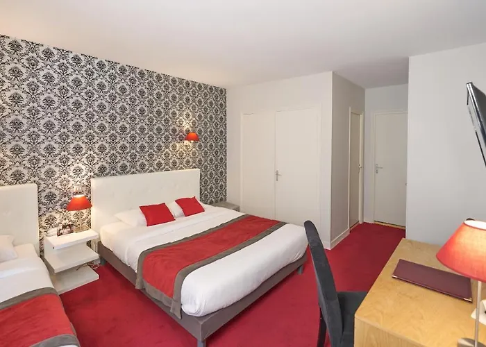 Logis Du Theatre Hotel