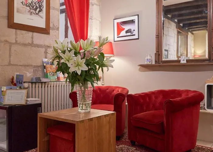 Logis Du Theatre Otel 2*