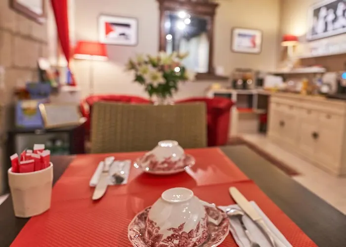 Logis Du Theatre Otel 2*