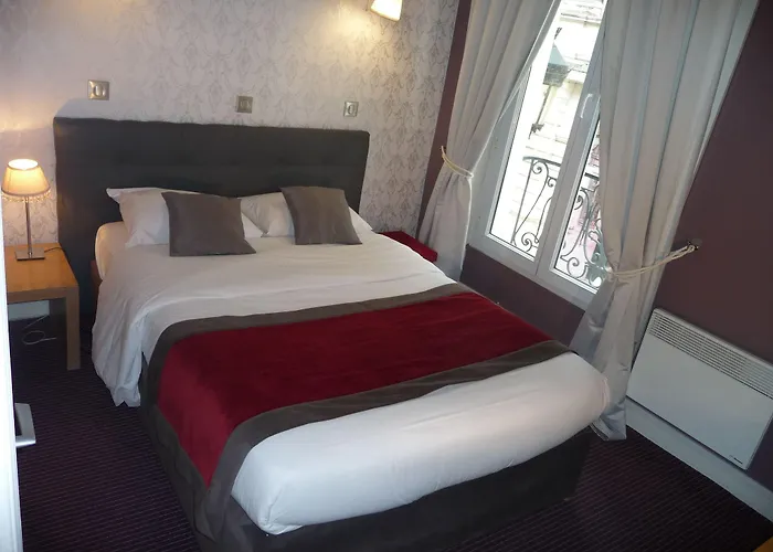 Logis Du Theatre Hotel 2*