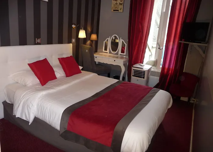 Logis Du Theatre Hotel 2*
