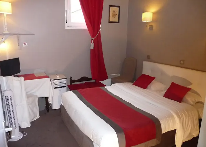 Logis Du Theatre Hotel