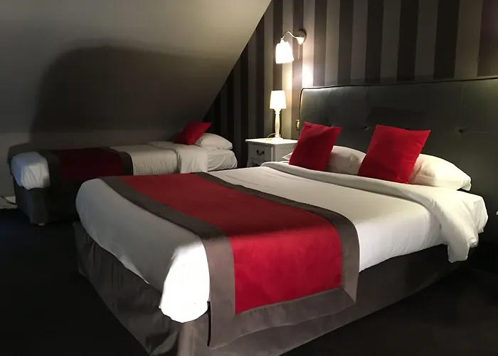 Logis Du Theatre Hotel 2*