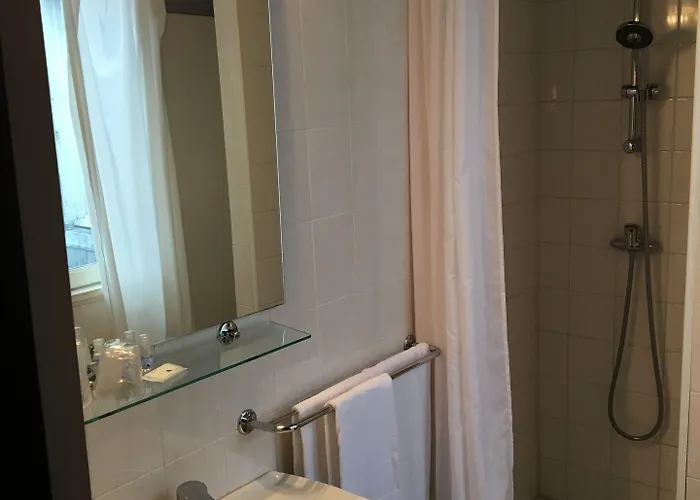 Hotell Logis Du Theatre 2*