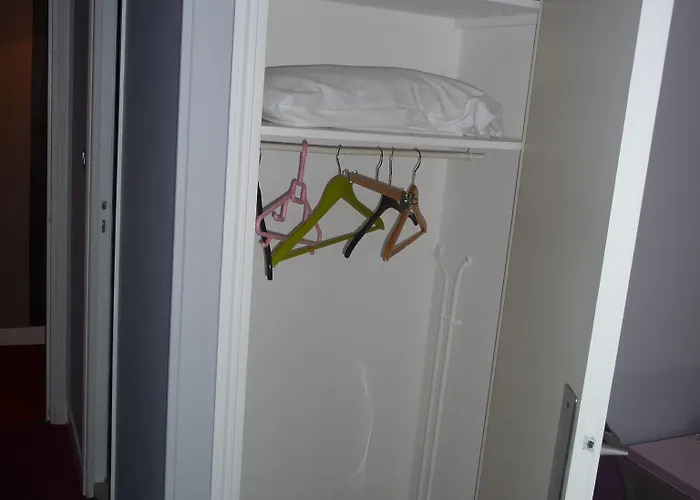 Hotel Logis Du Theatre 2*