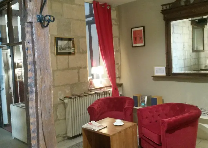 Hotel Logis Du Theatre 2*