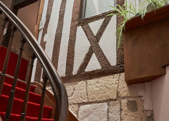 Logis Du Theatre Hotel