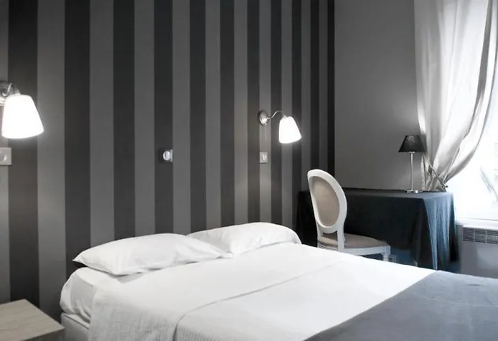 Logis Hotel Du Theatre Hotel 2*