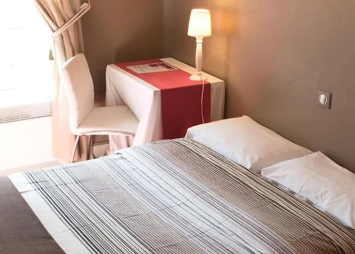 Logis Du Theatre Hotel